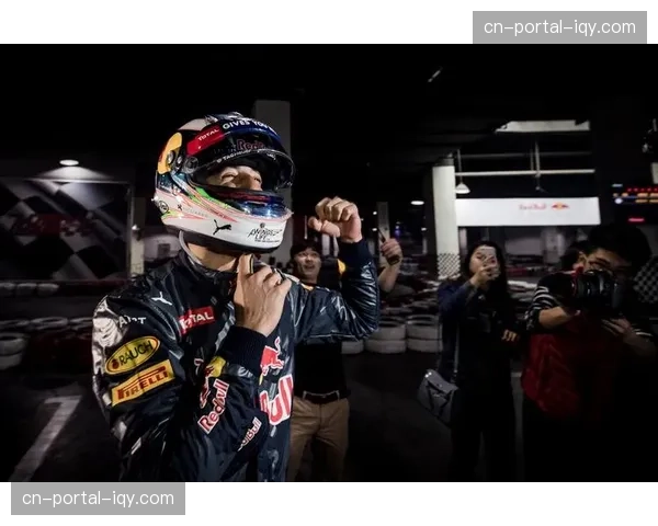 E3经典赛现场，车迷自制标语为抗癌复出的车手加油